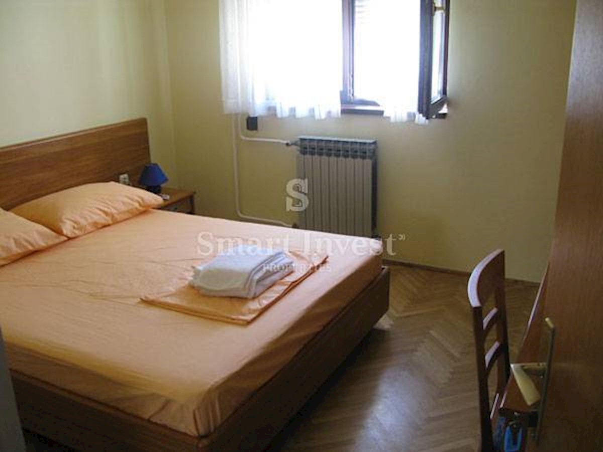 Otok RAB, Apartmajska hiša z bazenom in pogledom na morje