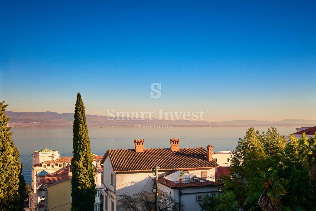 OPATIJA, Luxury apartment of 226 m2  in a new building with pool and garage