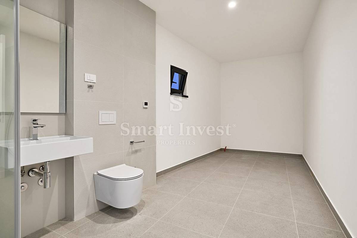 OPATIJA, Luxury apartment of 226 m2  in a new building with pool and garage