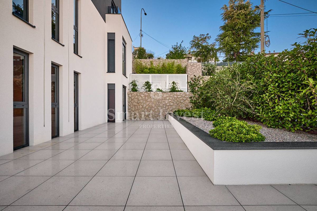 OPATIJA, Luxury apartment of 226 m2  in a new building with pool and garage