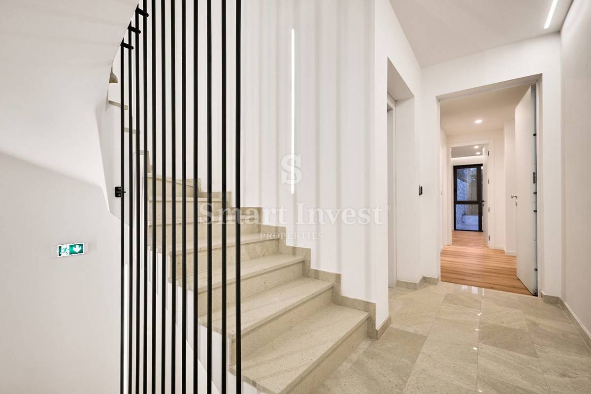 OPATIJA, Luxury apartment of 226 m2  in a new building with pool and garage