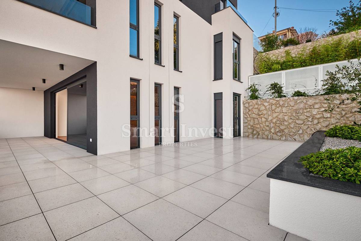 OPATIJA, Luxury apartment of 226 m2  in a new building with pool and garage