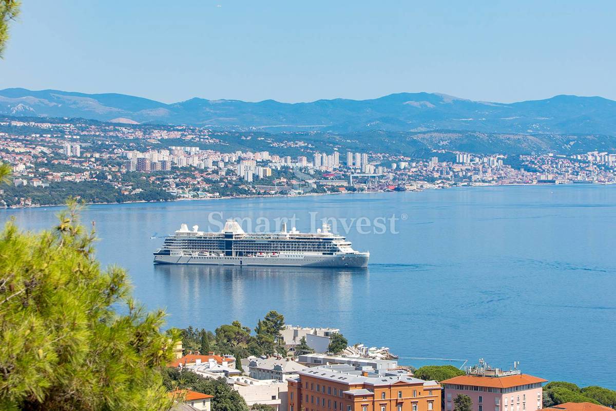 OPATIJA, luksuzno stanovanje s pogledom na morje in skupnim bazenom