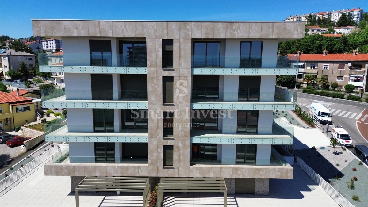 RIJEKA, Vrhunsko 4-sobno stanovanje s pogledom na morje in garažo, prodamo
