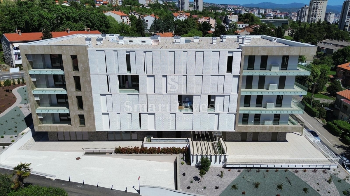 RIJEKA, Vrhunsko 4-sobno stanovanje s pogledom na morje in garažo, prodamo