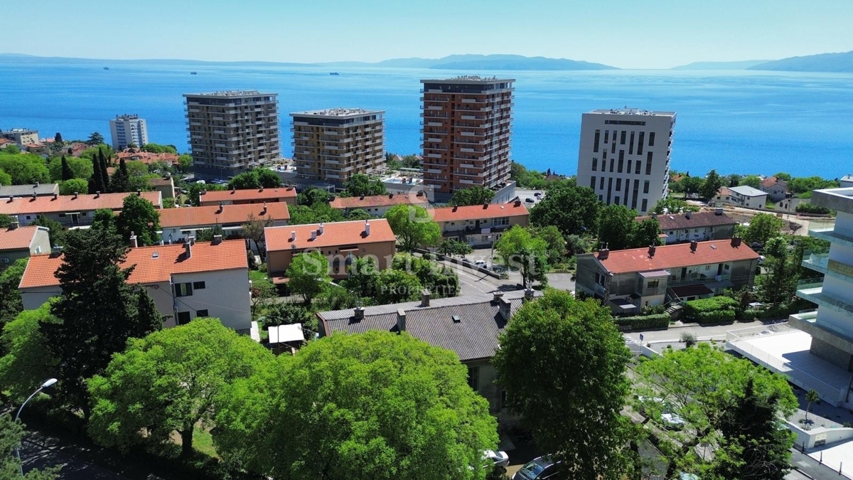 RIJEKA, Vrhunsko 4-sobno stanovanje s pogledom na morje in garažo, prodamo