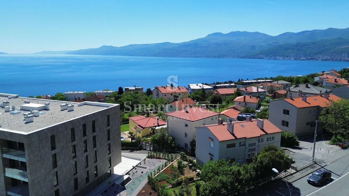 RIJEKA, Vrhunsko 4-sobno stanovanje s pogledom na morje in garažo, prodamo
