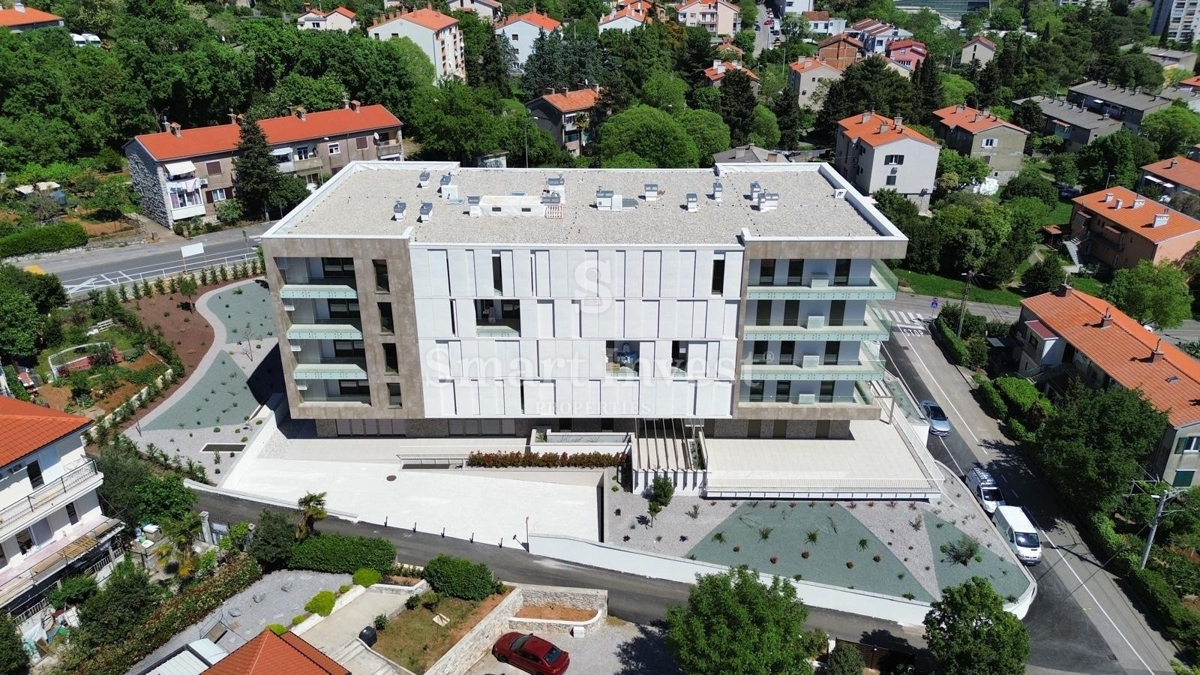 RIJEKA, Vrhunsko 4-sobno stanovanje s pogledom na morje in garažo, prodamo