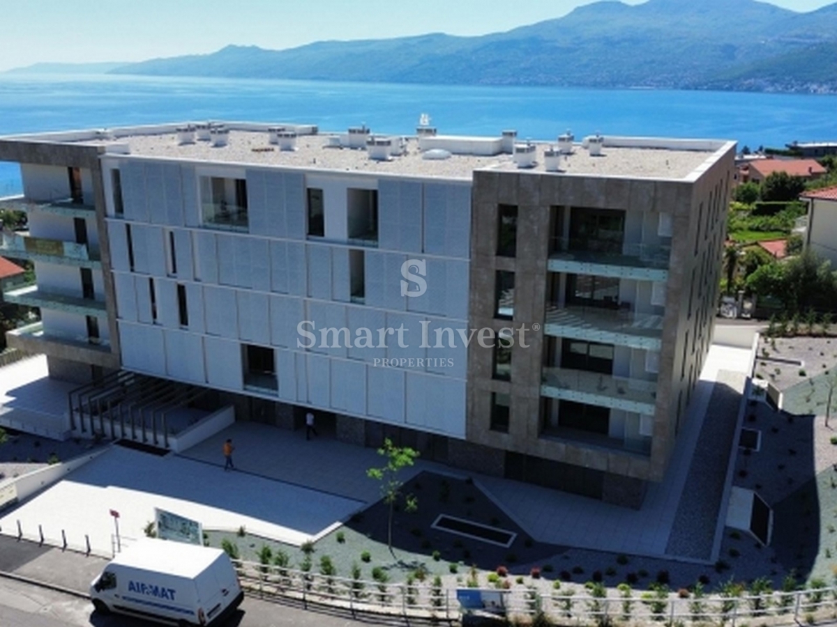 RIJEKA, Vrhunsko 4-sobno stanovanje s pogledom na morje in garažo, prodamo