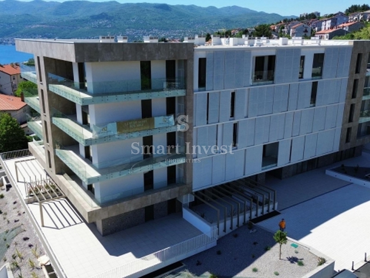 RIJEKA, Vrhunsko 4-sobno stanovanje s pogledom na morje in garažo, prodamo