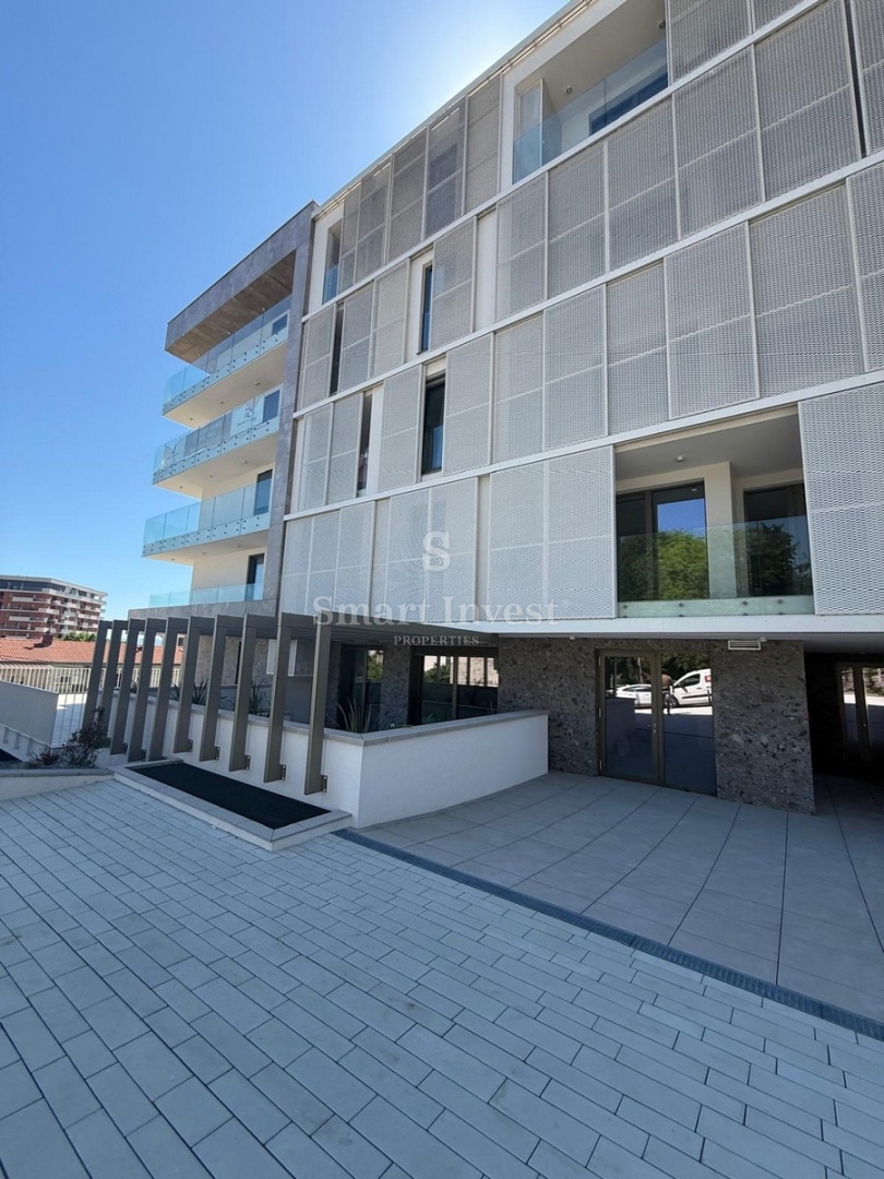 RIJEKA, Vrhunsko 4-sobno stanovanje s pogledom na morje in garažo, prodamo