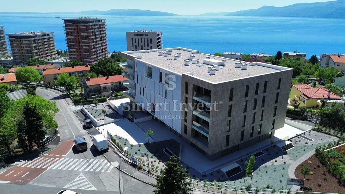 RIJEKA, Vrhunsko 4-sobno stanovanje s pogledom na morje in garažo, prodamo