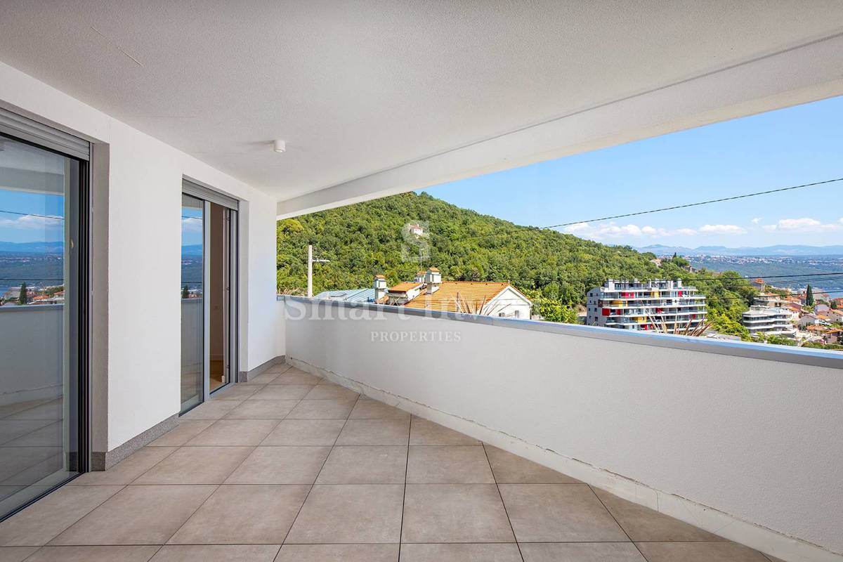 OPATIJA, stanovanje s pogledom na morje v kompleksu z bazenom