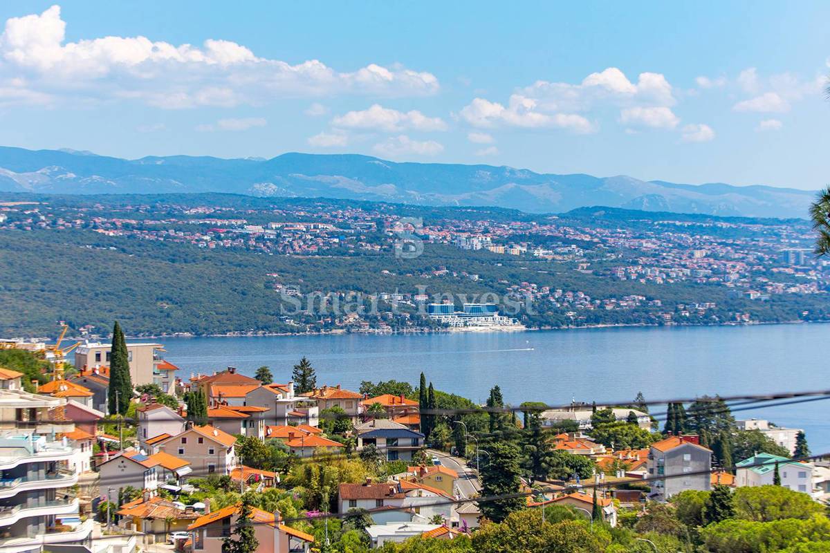 OPATIJA, stanovanje s pogledom na morje v kompleksu z bazenom