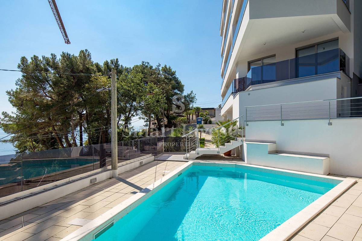 OPATIJA, stanovanje s pogledom na morje v kompleksu z bazenom