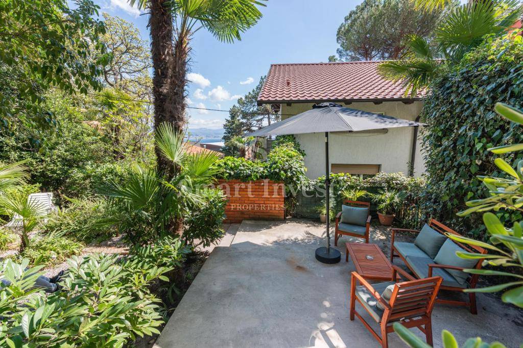 OPATIJA, etaža vile s parkiriščem blizu morja