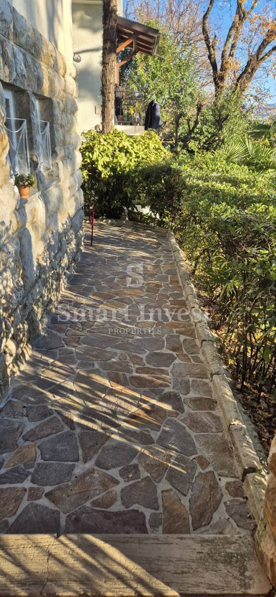 OPATIJA, etaža vile s parkiriščem blizu morja
