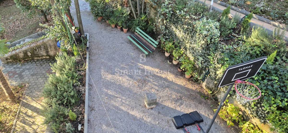 OPATIJA, etaža vile s parkiriščem blizu morja