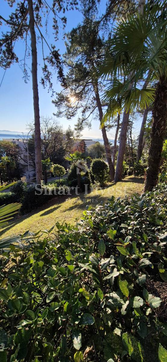 OPATIJA, etaža vile s parkiriščem blizu morja