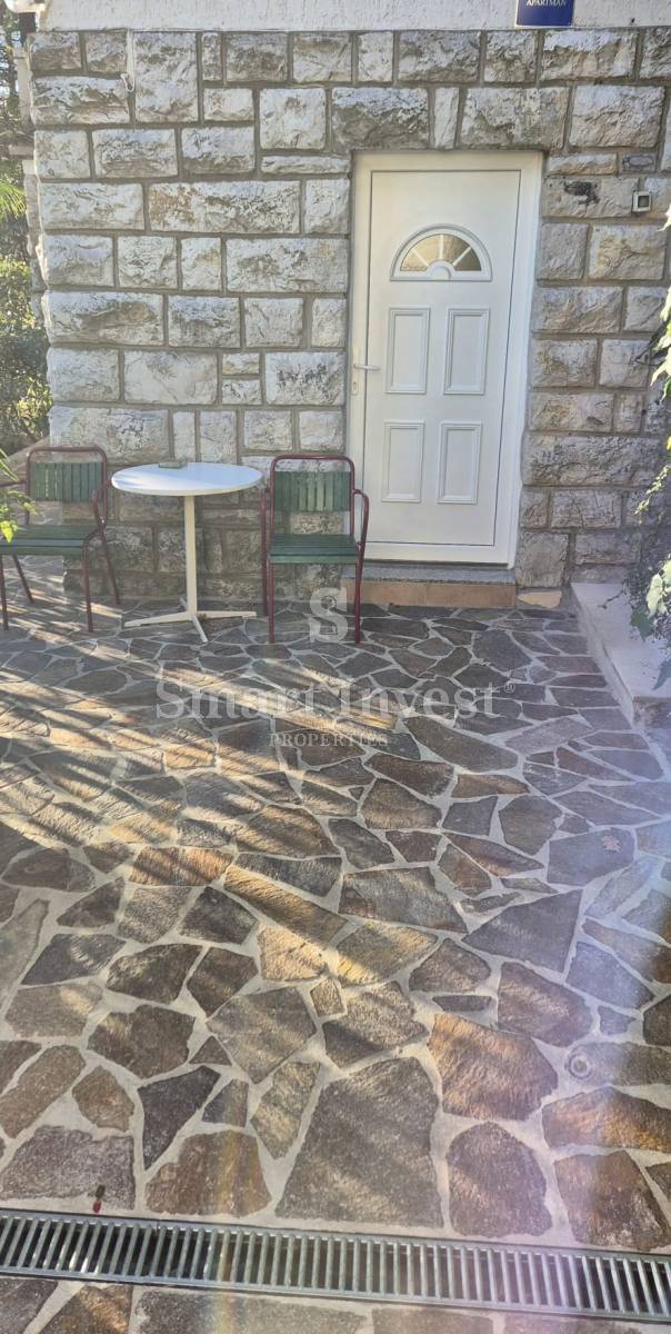 OPATIJA, etaža vile s parkiriščem blizu morja