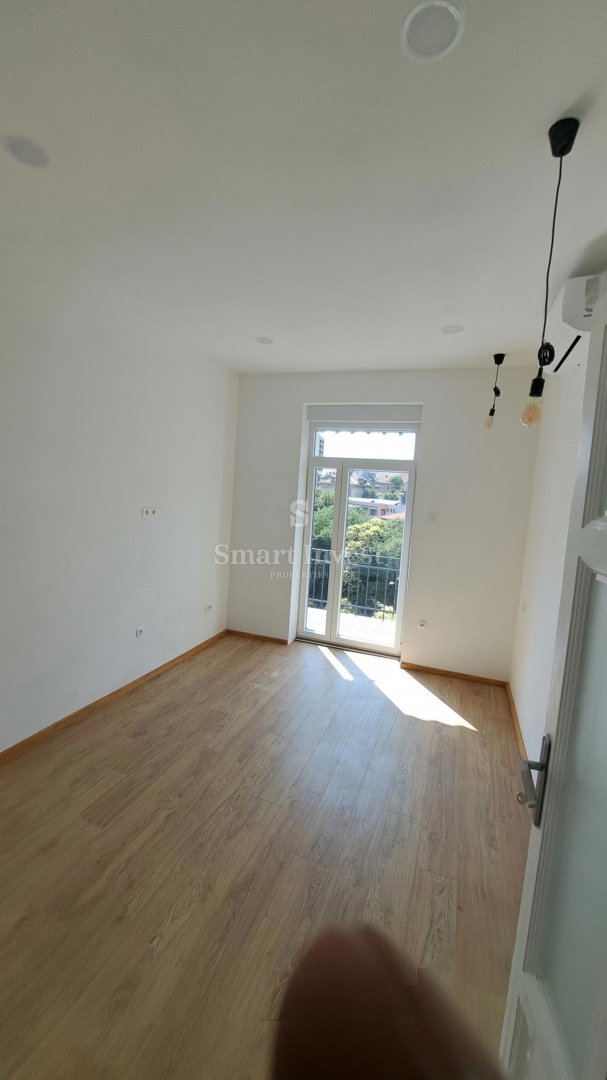 RIJEKA - POTOK, na novo prenovljeno stanovanje, razdeljeno na 2 stanovanja, balkon