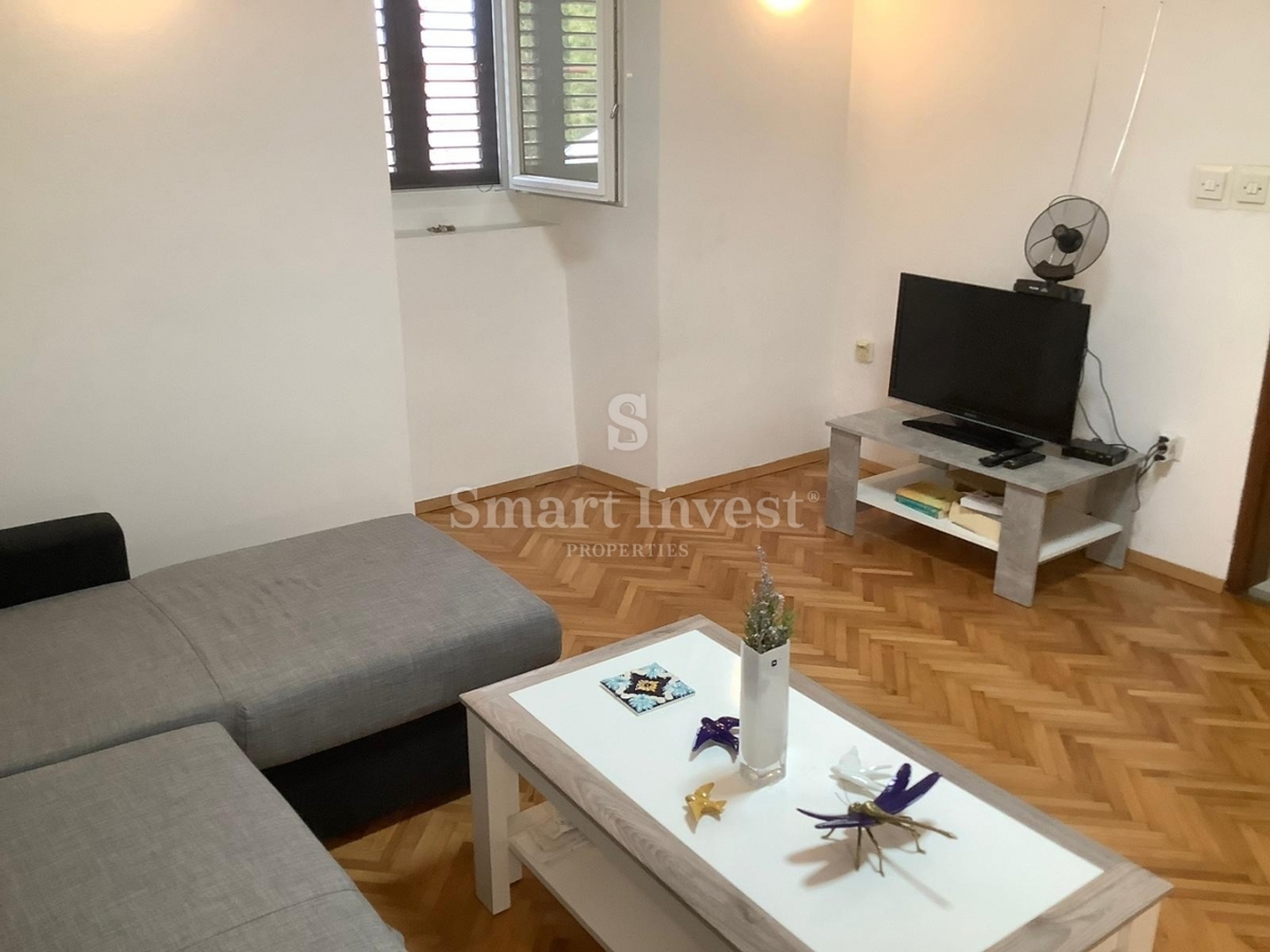 LOVRAN, hiša s prostorno parcelo 2437 m2