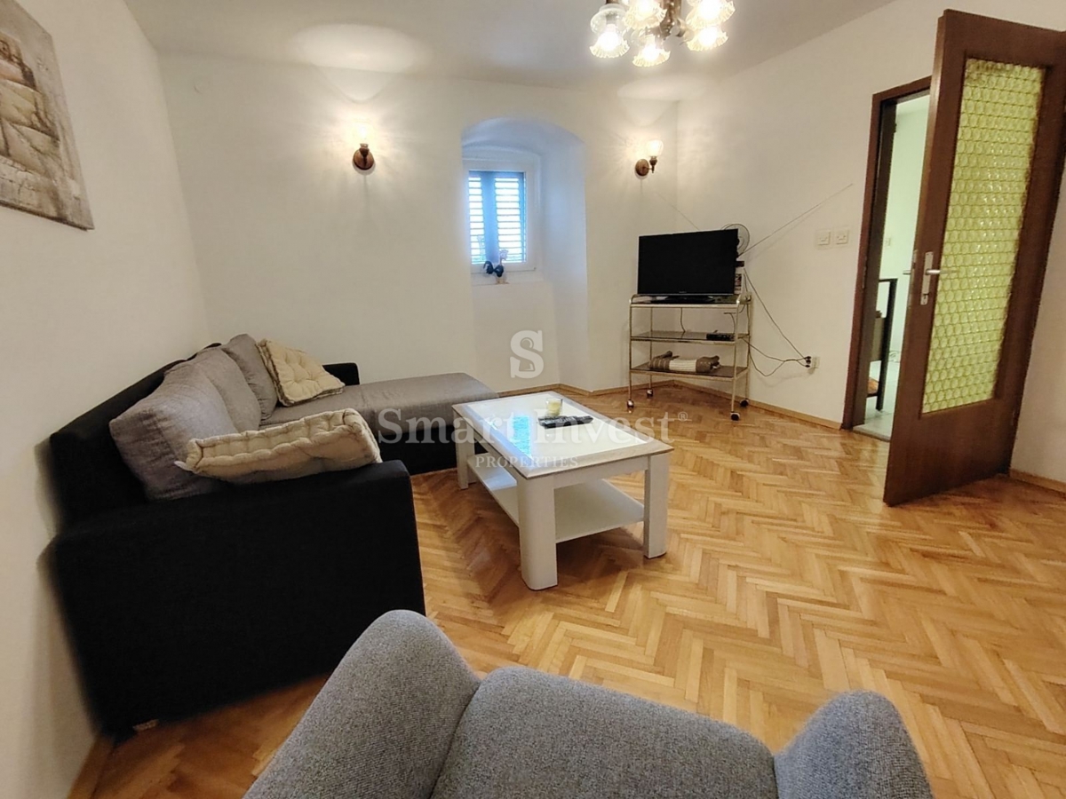 LOVRAN, hiša s prostorno parcelo 2437 m2