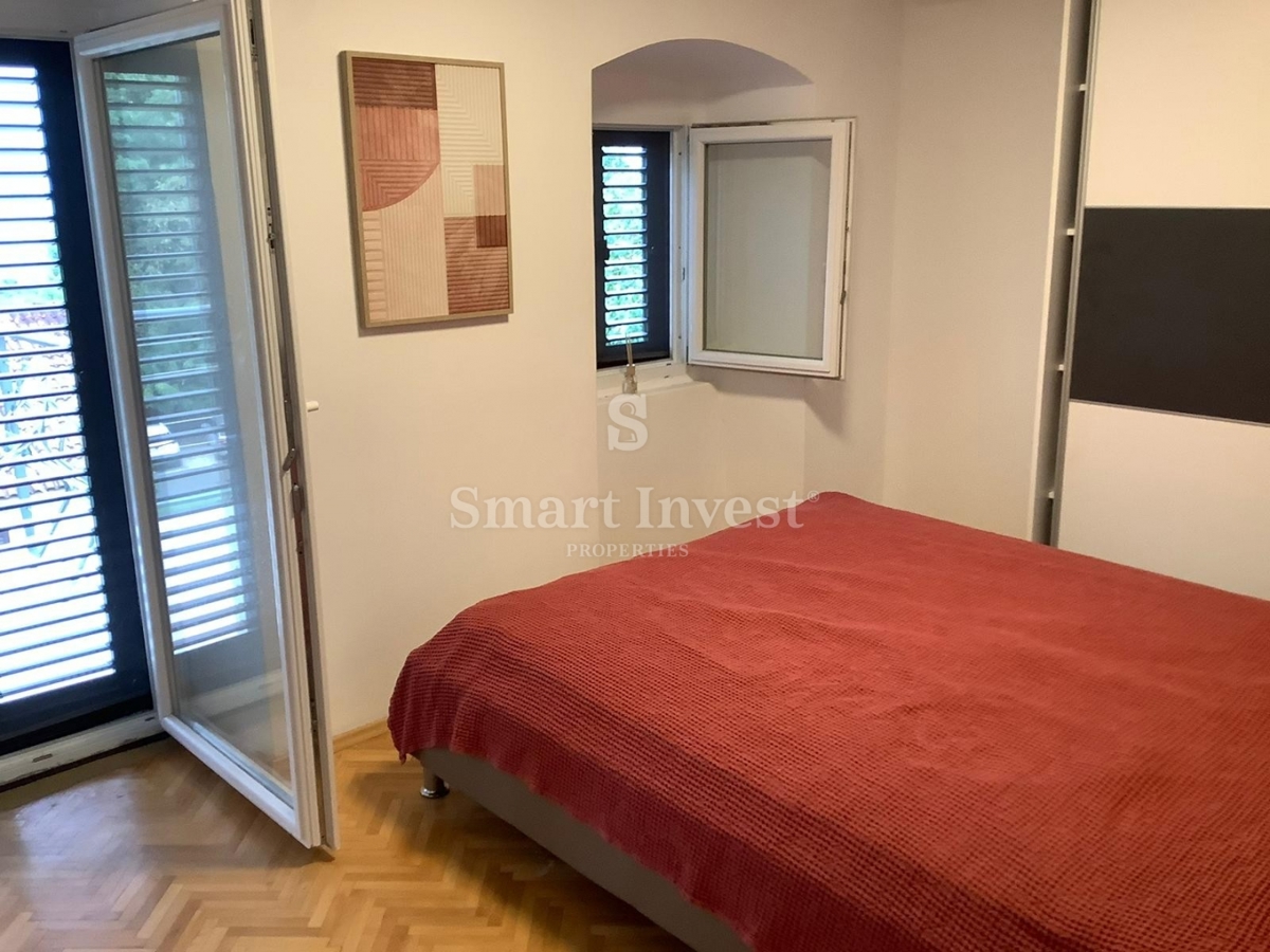 LOVRAN, hiša s prostorno parcelo 2437 m2