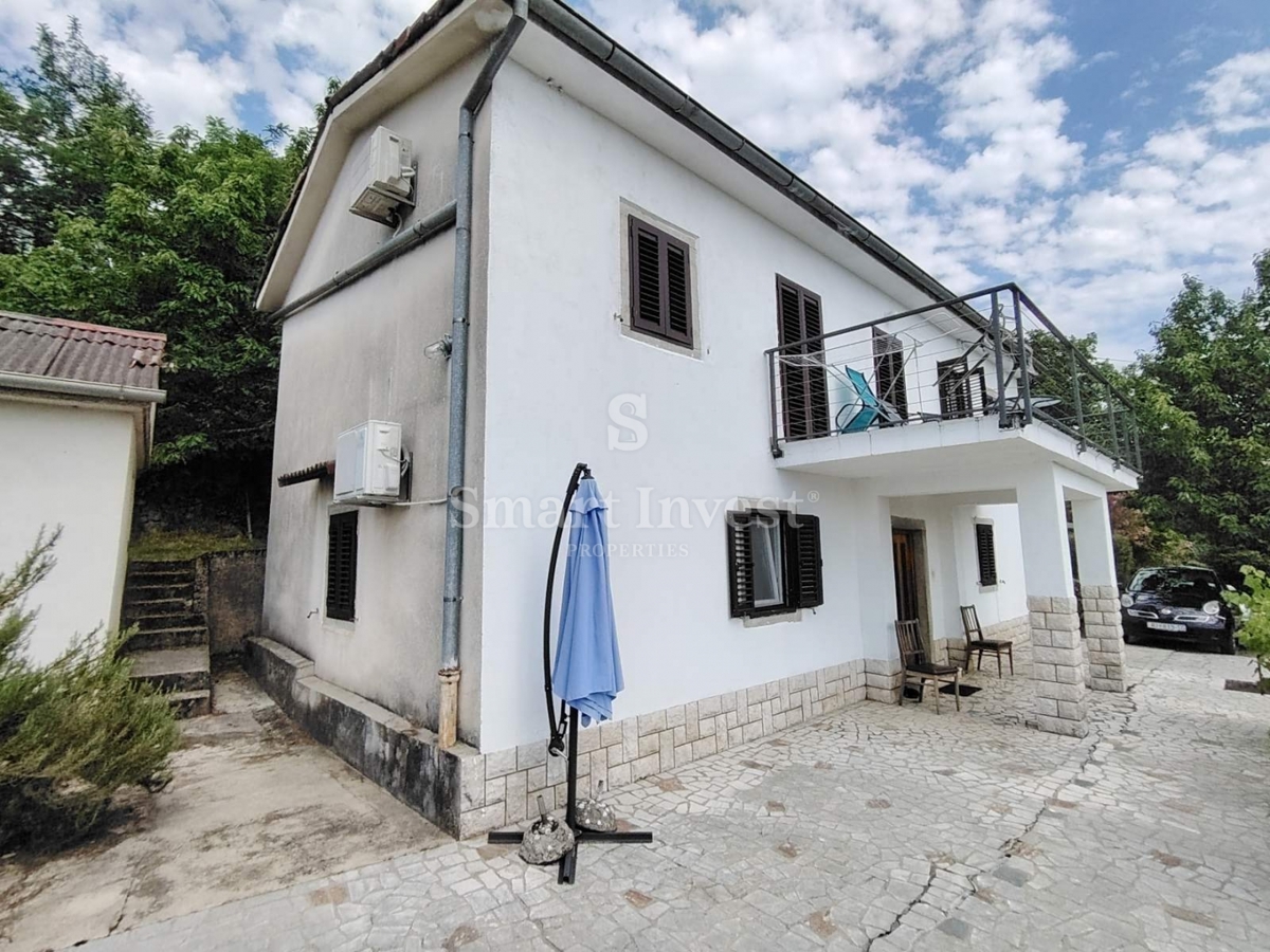 LOVRAN, hiša s prostorno parcelo 2437 m2