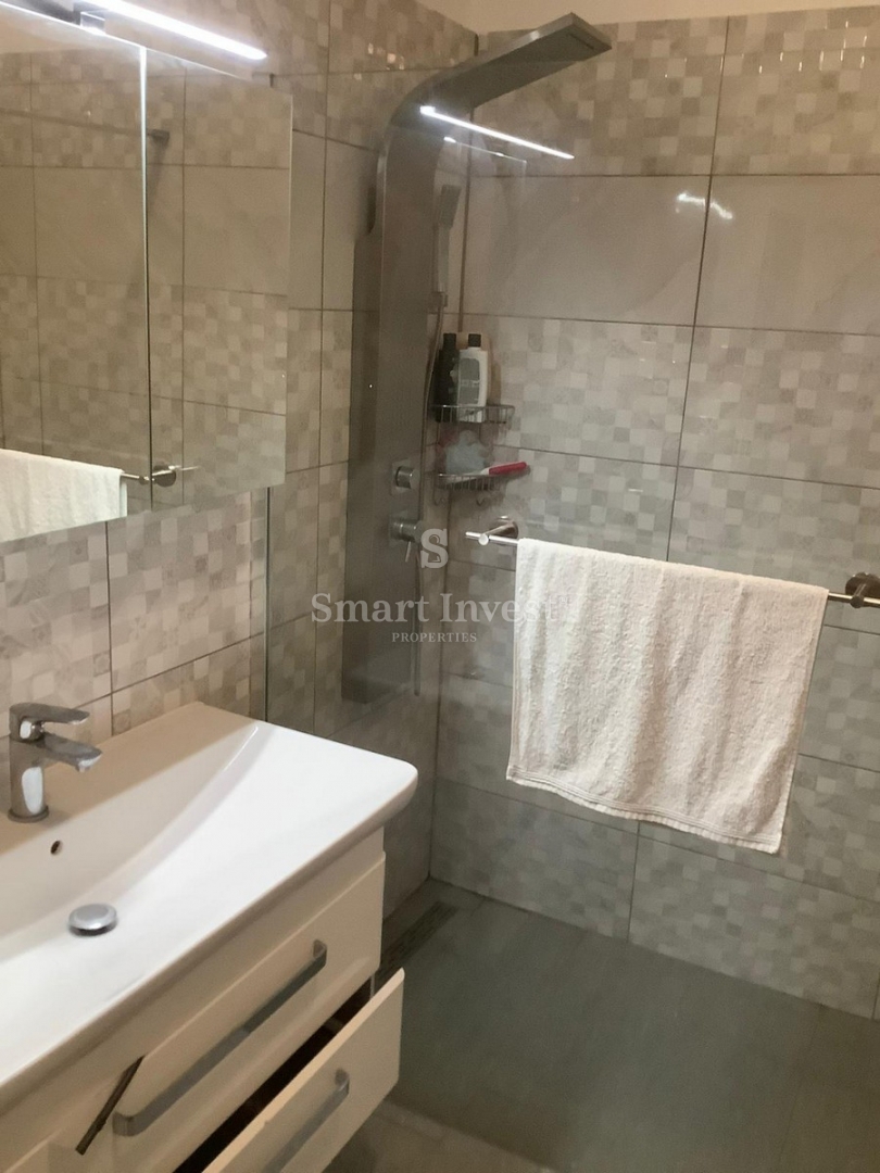 LOVRAN, hiša s prostorno parcelo 2437 m2