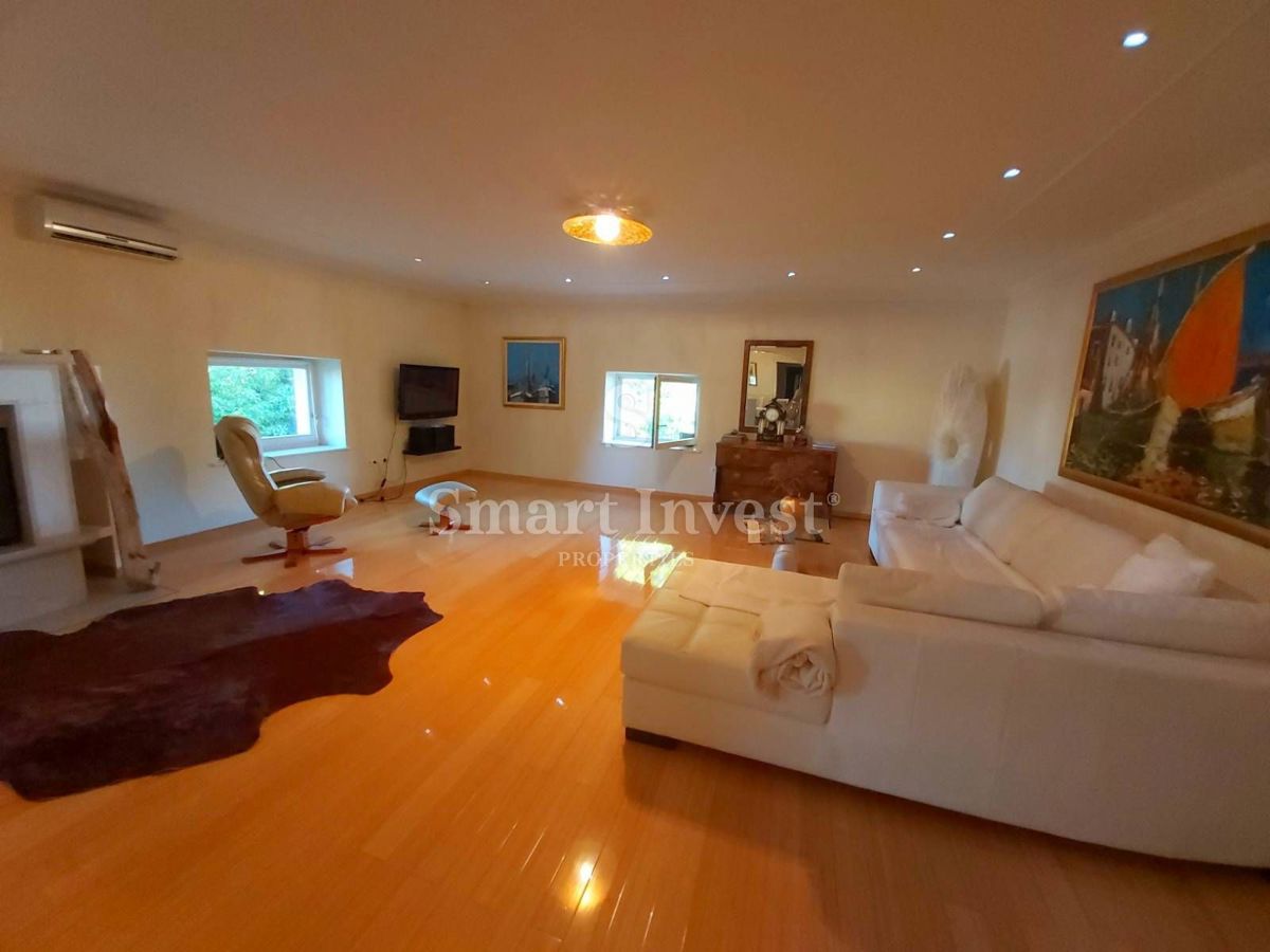 OPATIJA, Exclusive 2-bedrooms flat in Austro-Hungarian villa near the sea