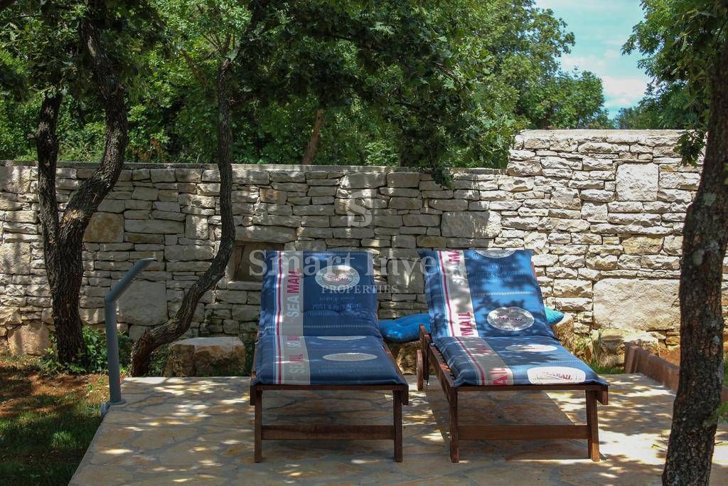 ISTRIA - Svetvinčenat, 5-bedrooms house with pool, on a secluded location