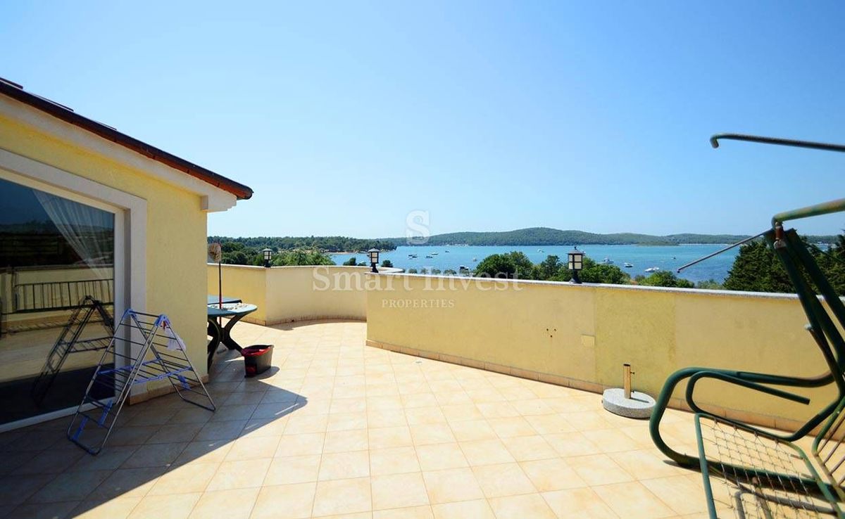 ISTRA - MEDULIN, Apartmajska hiša z bazenom in pogledom na morje - 400 m do morja!