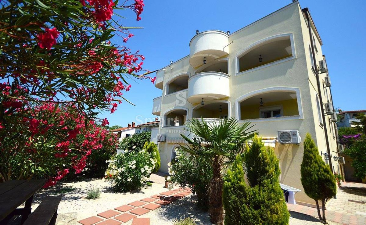 ISTRA - MEDULIN, Apartmajska hiša z bazenom in pogledom na morje - 400 m do morja!