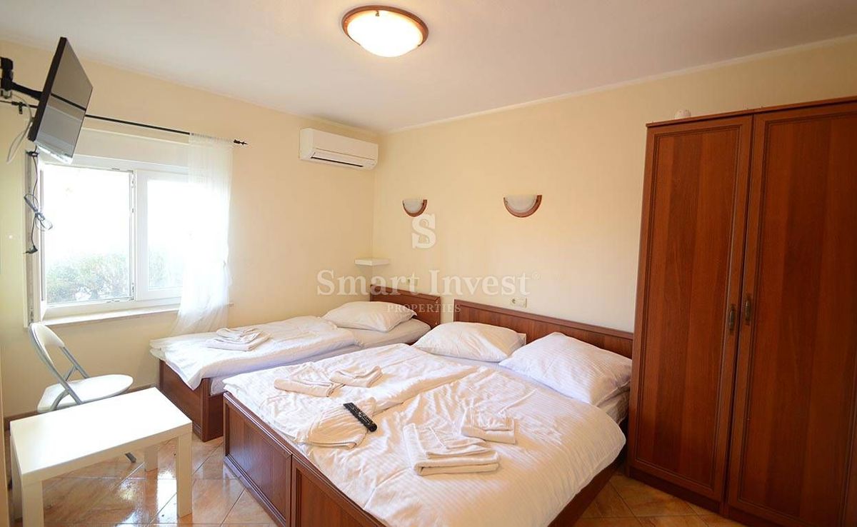 ISTRA - MEDULIN, Apartmajska hiša z bazenom in pogledom na morje - 400 m do morja!