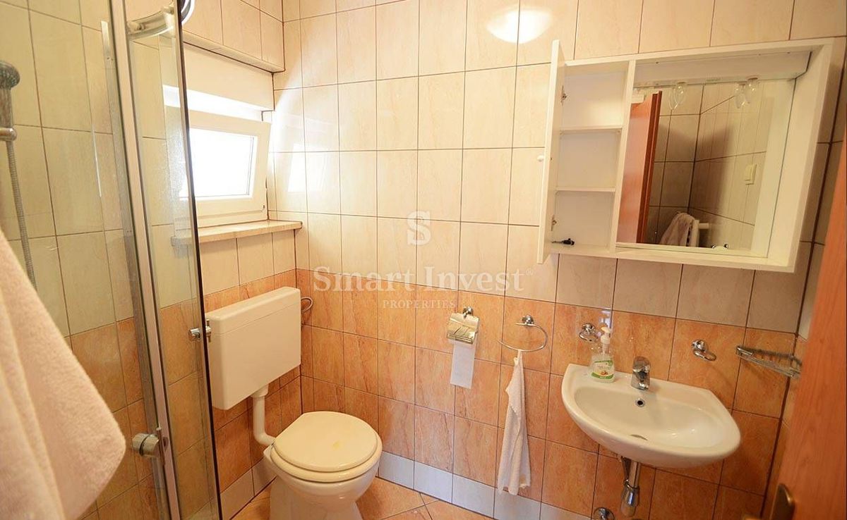 ISTRA - MEDULIN, Apartmajska hiša z bazenom in pogledom na morje - 400 m do morja!