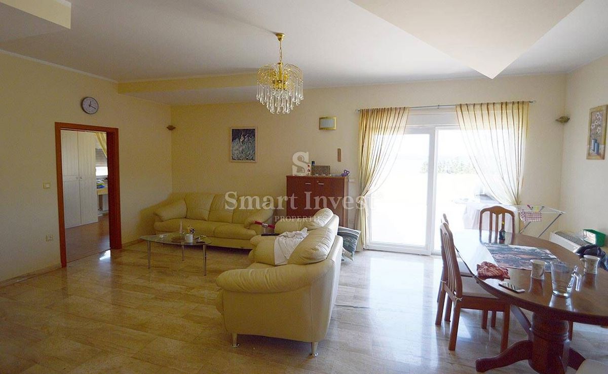 ISTRA - MEDULIN, Apartmajska hiša z bazenom in pogledom na morje - 400 m do morja!