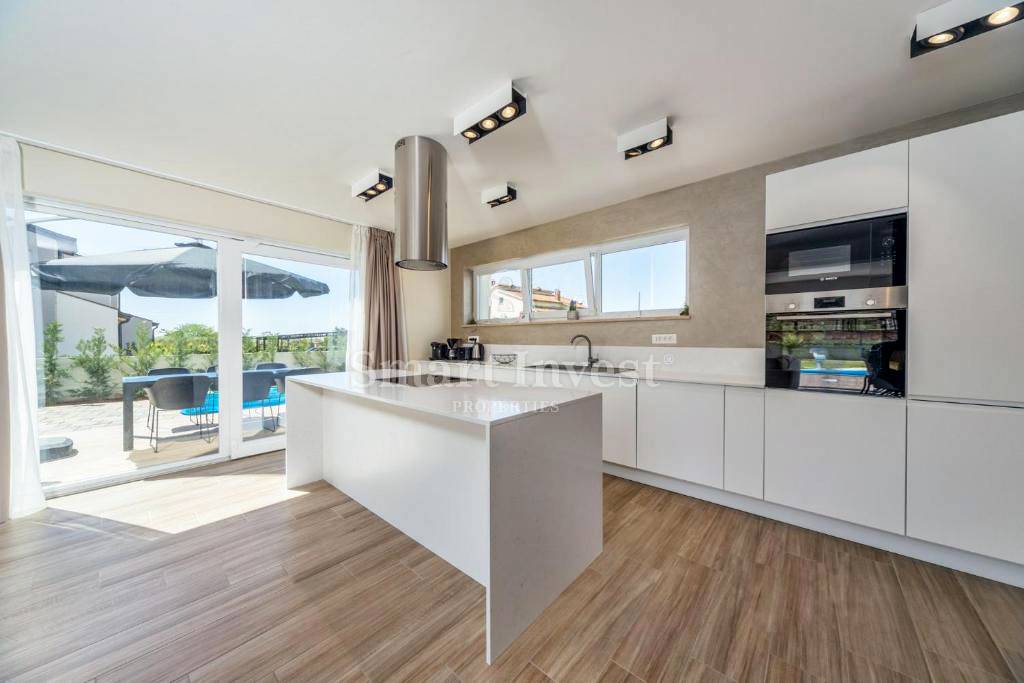 ISTRIA - POREČ, LUXURY VILLA WITH HEATED POOL AND SEA VIEW – 5 km to the sea