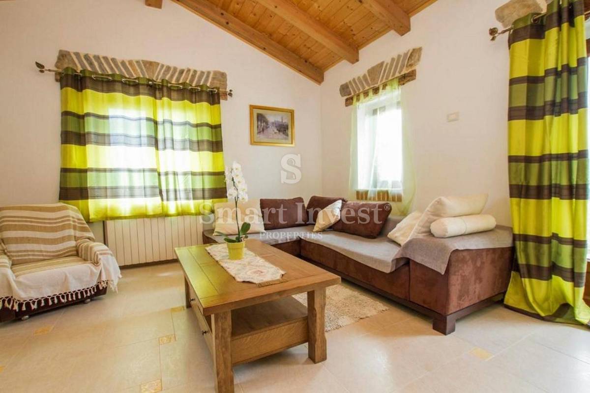 ISTRIA, TWO TRADITIONAL HOUSES WITH POOL IN CENTRAL ISTRIA