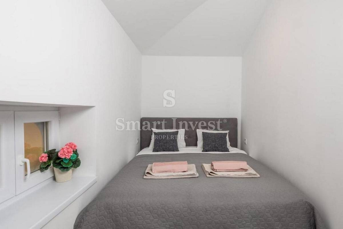 OPATIJA - CENTER, Prenovljeno stanovanje prva vrsta do morja prodamo