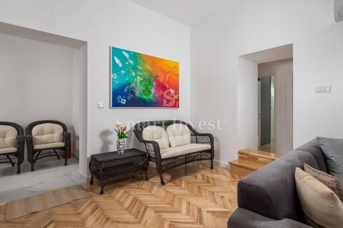 OPATIJA - CENTER, Prenovljeno stanovanje prva vrsta do morja prodamo
