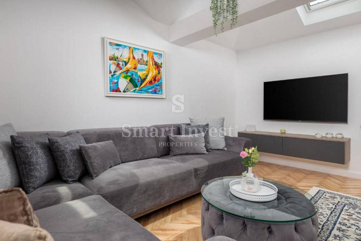 OPATIJA - CENTER, Prenovljeno stanovanje prva vrsta do morja prodamo