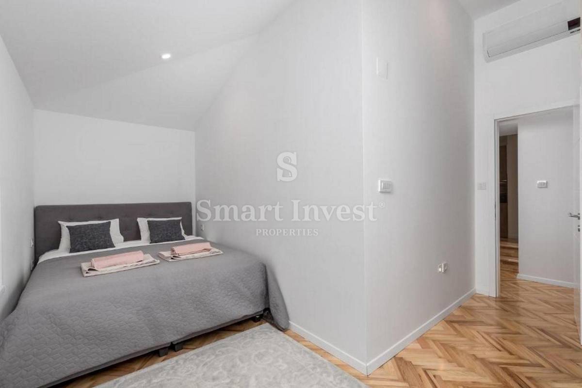 OPATIJA - CENTER, Prenovljeno stanovanje prva vrsta do morja prodamo
