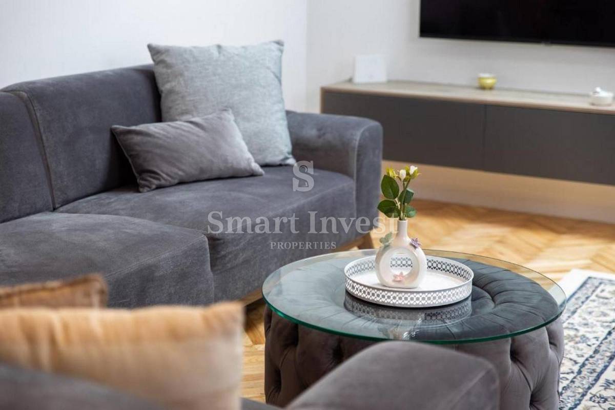 OPATIJA - CENTER, Prenovljeno stanovanje prva vrsta do morja prodamo