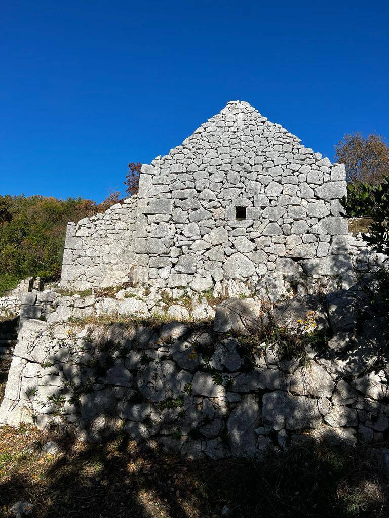 OPATIJA RIVIERA, Land of 3.282 m2 with 7 ruin stone houses and panoramic sea view