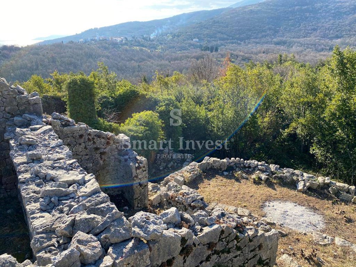 OPATIJA RIVIERA, Land of 3.282 m2 with 7 ruin stone houses and panoramic sea view