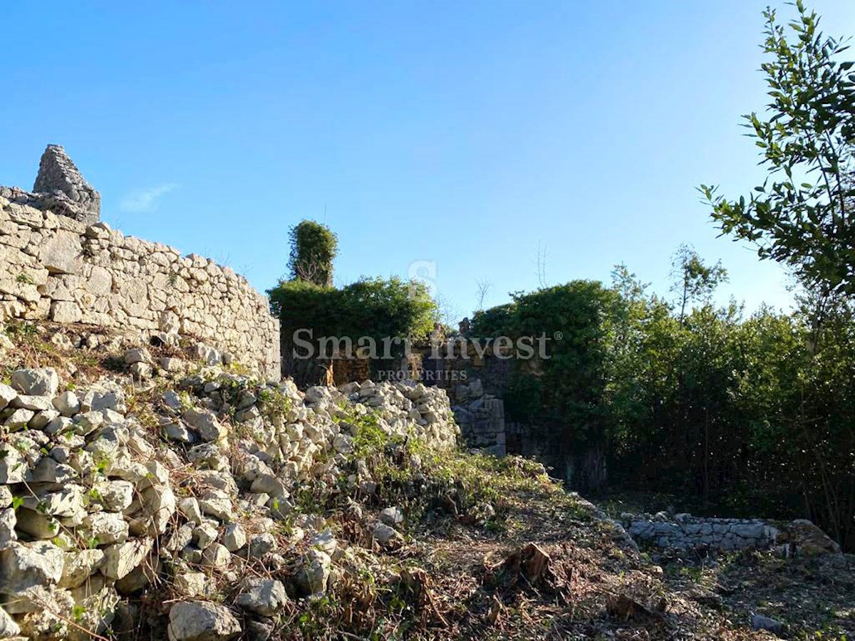 OPATIJA RIVIERA, Land of 3.282 m2 with 7 ruin stone houses and panoramic sea view