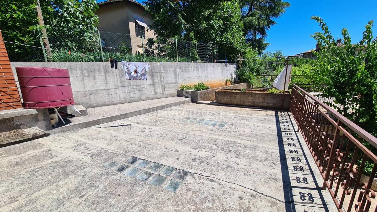 LOVRAN, Etaža hiše z vrtom, blizu morja in centra