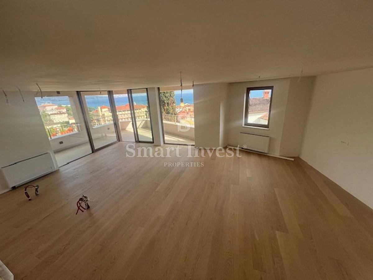OPATIJA - CENTER, Luxury penthouse with roof terrace and pool near the sea! (S3) 