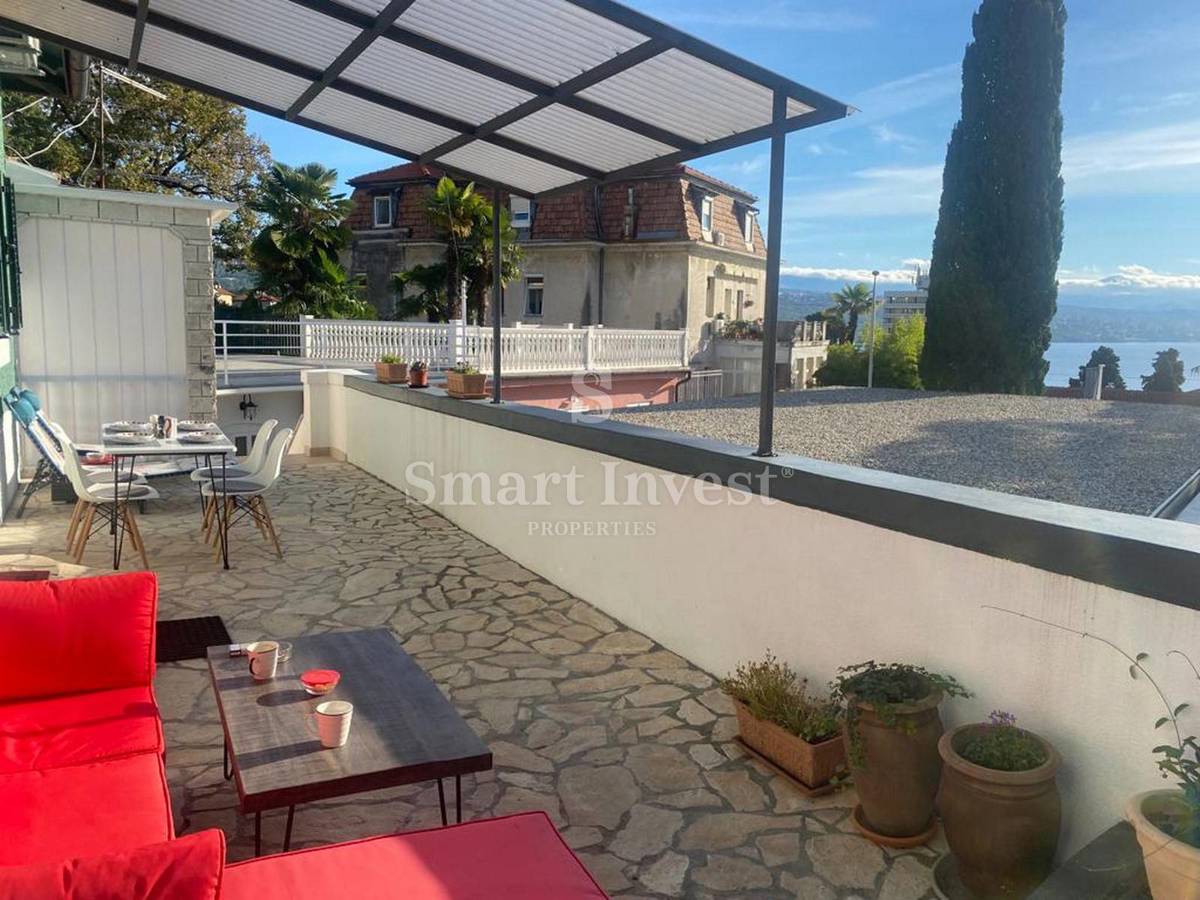 OPATIJA - CENTER, stanovanje z veliko teraso in čudovitim pogledom na morje
